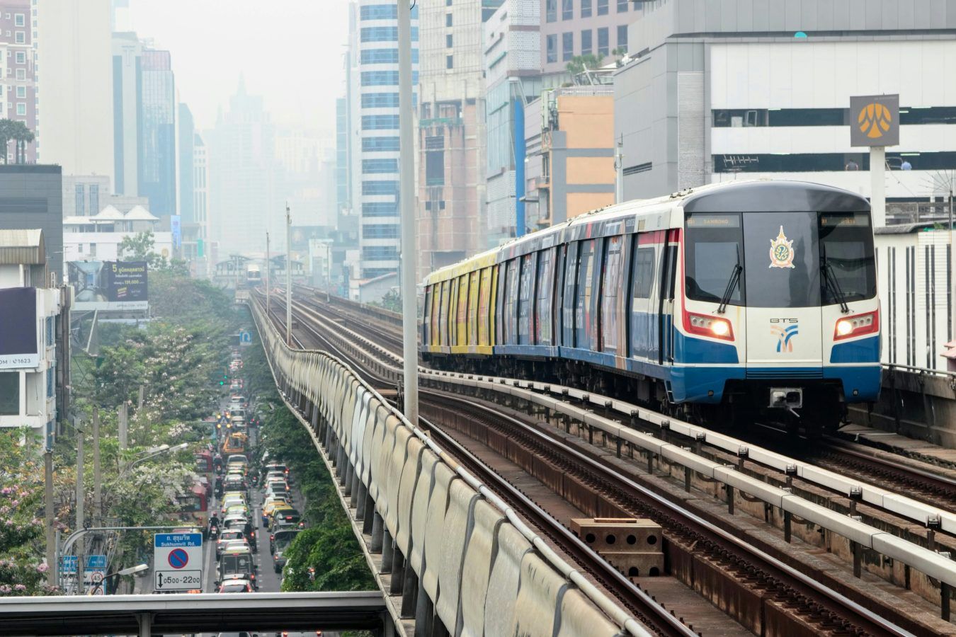 Buses and trains will be free for a week to combat pollution in Bangkok